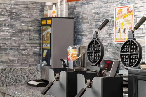 Super 8 by Wyndham Columbus/Edinburgh - 식음료(F&B)
