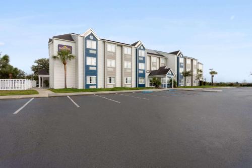 Microtel Inn and Suites - Zephyrhills