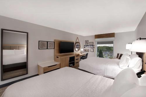 Hampton Inn Easley - image 11