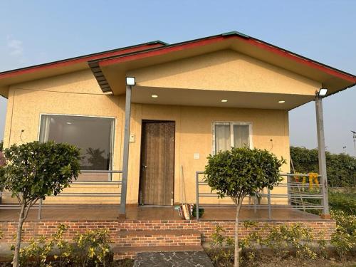 Serene, charming and party friendly Farmhouse sec 150 Noida