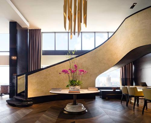 Bar/lounge, Grand Hyatt Hong Kong in Hong Kong