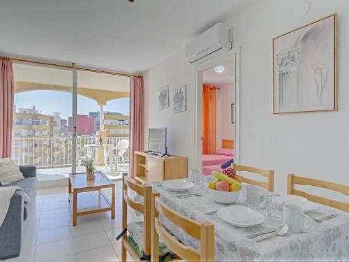 Apartment Apolo VII-7 by Interhome in 卡爾佩城中心