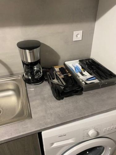 T2 entier Chambre+Salon+Cuisine in Лес-Улис