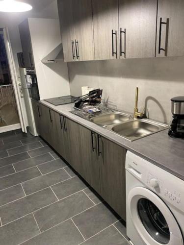 T2 entier Chambre+Salon+Cuisine in Лес-Улис