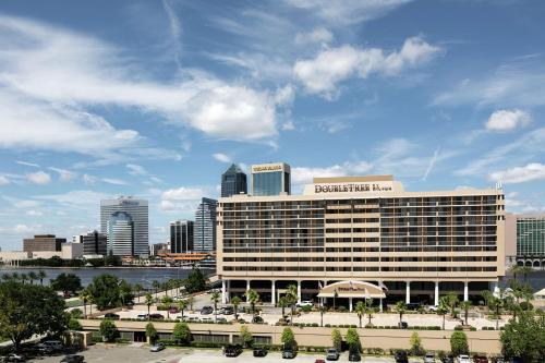 DoubleTree by Hilton Jacksonville Riverfront FL - image 37
