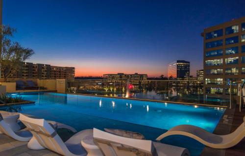 Embassy Suites by Hilton The Woodlands - image 10
