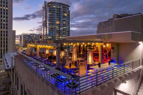 บริการและสิ่งอำนวยความสะดวก, ฮิลตัน การ์เดน อินน์ ฟีนิกซ์ ดาวน์ทาวน์ (Hilton Garden Inn Phoenix Downtown) near ศูนย์วิทยาศาสตร์อริโซนา