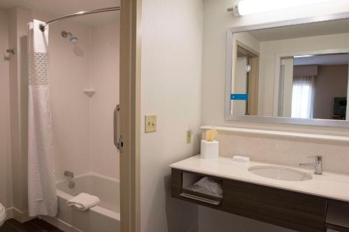 Hampton Inn & Suites Boone Nc - image 6