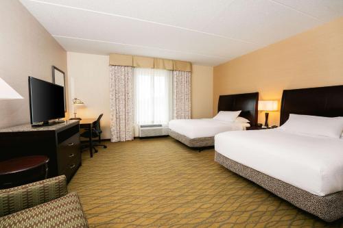 2 queen beds