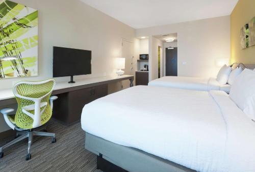2 queen beds