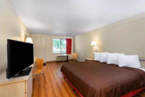 Travelodge by Wyndham Essington / Philadelphia Airport