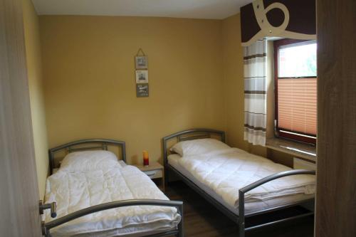 Two-Bedroom Apartment with Shower  image 3