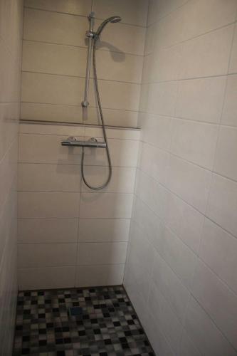 Two-Bedroom Apartment with Shower  image 1