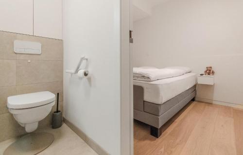 One-Bedroom Apartment image 10
