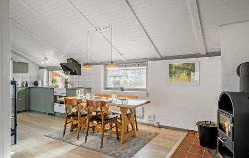virtuve, Beautiful Home In Ulfborg With Wifi in Sonder Nissum