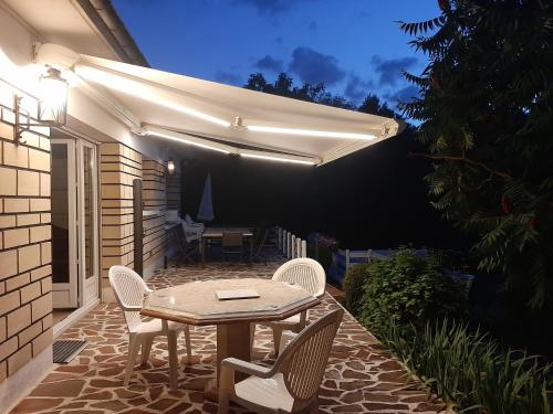 Балкон, Villa avec piscine proche Disneyland et Paris in Сан-Тібо-де-Вінь