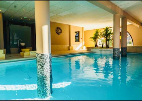 Appartement avec PISCINE INTÉRIEURE SAUNA HAMMAM au Centre du Village photo 1