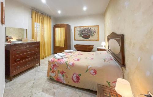 Three-Bedroom Apartment in Bari - image 6
