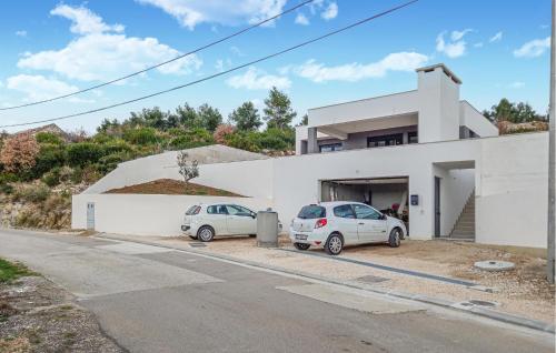 Cozy Home In Razanac With Wi-fi