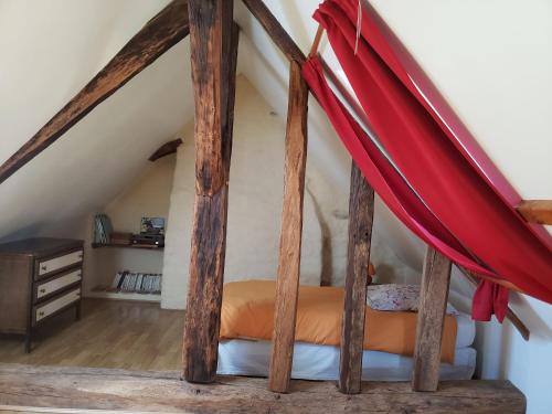 Gîte Asnières-sur-Vègre, 3 pièces, 5 personnes - FR-1-410-162 (Charmante maison paysanne renovee avec grand terrain, proche de la riviere et du village medieval - ) in 馬德連聖里歐納