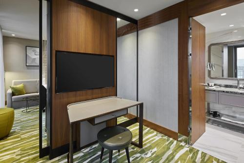 room detail thumbnail 1