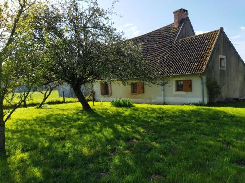 Gîte au calme avec verger, à proximité de randonnées et sites culturels - FR-1-586-9 (Gite au calme avec verger, a proximite de randonnees et sites culturels - FR-1-586-9) in Le Châtelet (Centre)