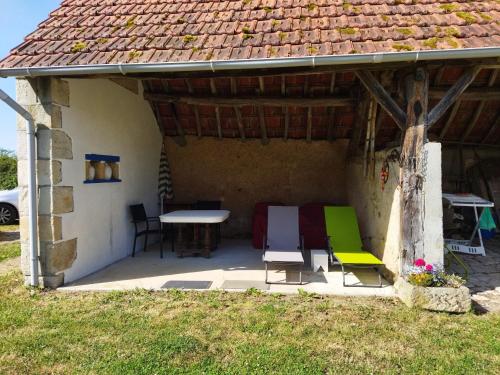 Gîte au calme avec verger, à proximité de randonnées et sites culturels - FR-1-586-9 (Gite au calme avec verger, a proximite de randonnees et sites culturels - FR-1-586-9) in Le Châtelet (Centre)
