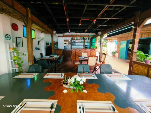 Rene's Diverslounge Resort in Calape