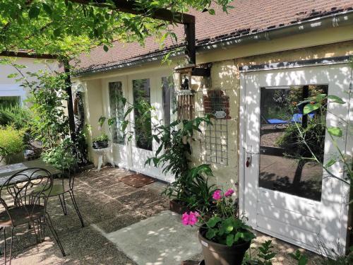 Charmant gîte douillet avec jardin et Wifi à Drevant - FR-1-586-25 (Charmant gite douillet avec jardin et Wifi a Drevant - FR-1-586-25) in Drevant