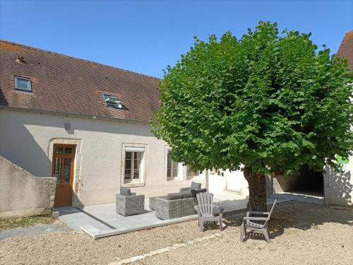 Gîte haut de gamme face à l'abbaye de Noirlac - 5 ch, 5 sdb, clim, terrasse privée - FR-1-586-26 gîte à louer Farges-Allichamps