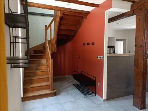 Gîte haut de gamme face à l'abbaye de Noirlac - 5 ch, 5 sdb, clim, terrasse privée - FR-1-586-26 (Gite haut de gamme face a l'abbaye de Noirlac - 5 ch, 5 sdb, clim, terrasse privee - FR-1-586-26) in แซ็ง-ตาม็อง-มงรงด์