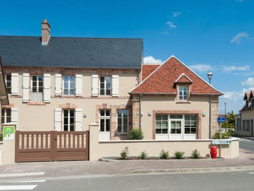 Gîte Spacieux avec Cour, Terrasse et Salle de Jeux - Centre Bourg, Accessible PMR - FR-1-586-36 (Gite Spacieux avec Cour, Terrasse et Salle de Jeux - Centre Bourg, Accessible PMR - FR-1-586-36) in Faverdines