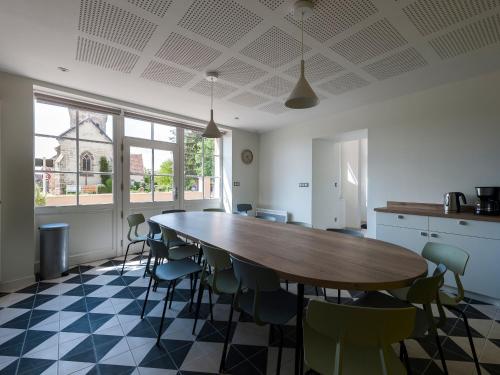Gîte Spacieux avec Cour, Terrasse et Salle de Jeux - Centre Bourg, Accessible PMR - FR-1-586-36 (Gite Spacieux avec Cour, Terrasse et Salle de Jeux - Centre Bourg, Accessible PMR - FR-1-586-36) in Faverdines