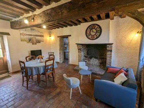 . Gîte Authentique en Sologne : Proche Châteaux, Randonnées, Equipé et Familial - FR-1-590-278