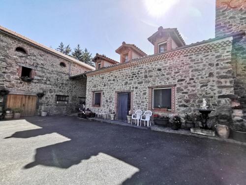 Charmant gîte historique avec pêche privée et forêt, près de Brioude et Blesle - FR-1-582-352 gîte à louer Lorlanges