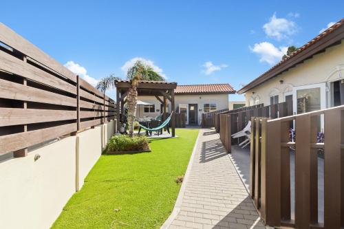 Facilities, Little Sea in Noord