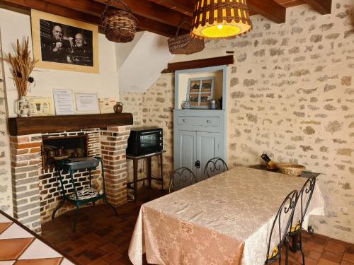 Charmant Gîte au Calme près de Pithiviers avec Jardin et Terrasse - FR-1-590-133 (Charmant Gite au Calme pres de Pithiviers avec Jardin et Terrasse - FR-1-590-133) in 퐁텐블로 시내