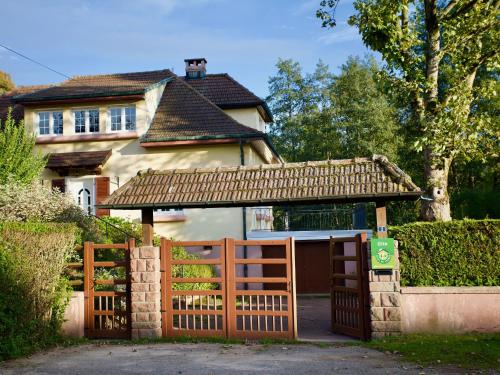 Gîte Colroy-la-Grande, 6 pièces, 10 personnes - FR-1-589-13