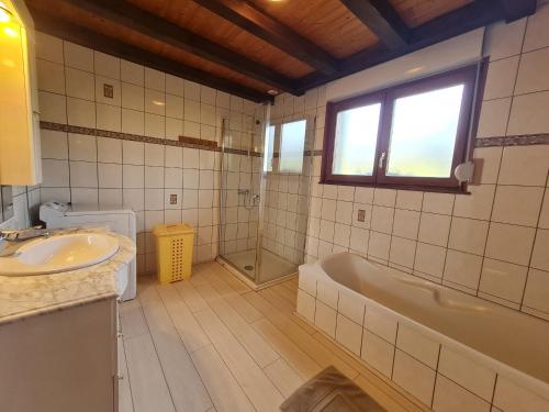 Gîte Basse-sur-le-Rupt 4 pièces 6 personnes - FR-1-589-42 - image 3