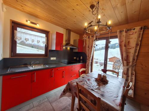 Gîte Ban-sur-Meurthe-Clefcy, 3 pièces, 4 personnes - FR-1-589-182 (Chalet chaleureux face aux pistes, proche Gerardmer, ideal pour famille, balcon et terrasse - FR-1-5) in Ban-sur-Meurthe-Clefcy