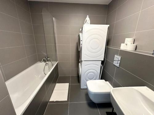 New apartment near Tipos Arena, free parking, Danubius One building, Bratislava (fotografie 8)