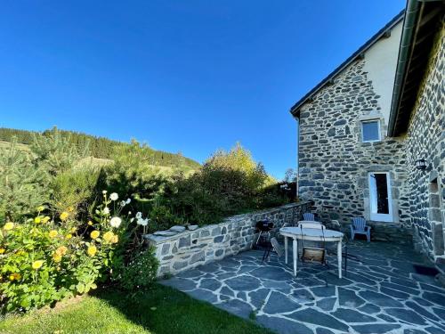 Gîte de charme avec terrasse, proche sports d'hiver, animaux admis - FR-1-582-26 gîte à louer Le Mas