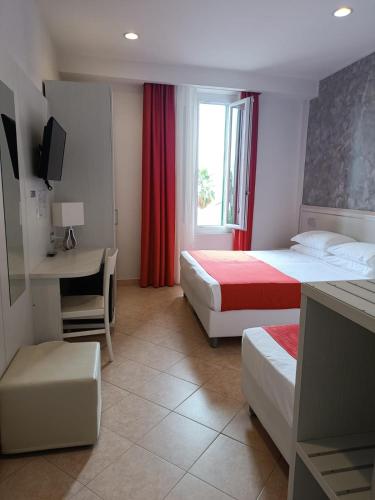 Standard Triple Room with Sea View