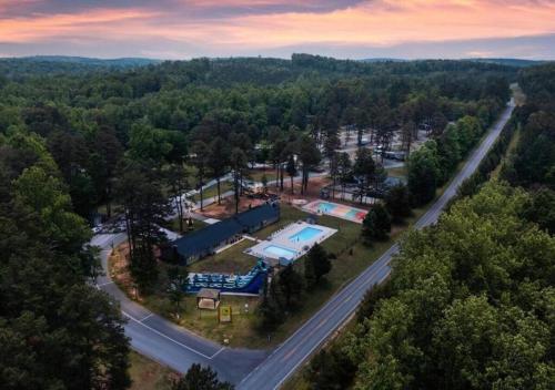 Modern 2BR Aparment near NC ZOO w Parking in Asheboro, USA