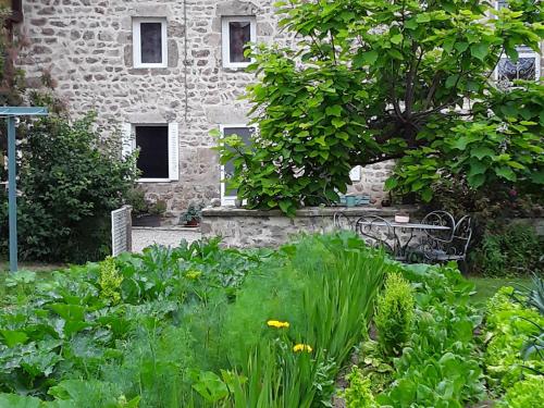Gîte Saint-Georges-Lagricol 4 pièces 6 personnes - FR-1-582-232 - image 4