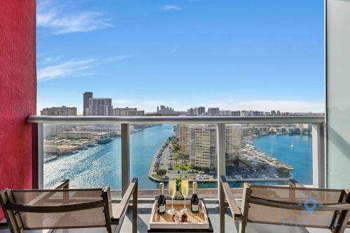 Beachwalk - Sun, Amazing Pools and Gym in Hallandale Beach, USA