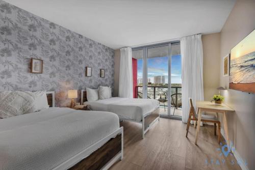 Spectacular Apartment with Balcony Near Beach in Hallandale Beach, USA