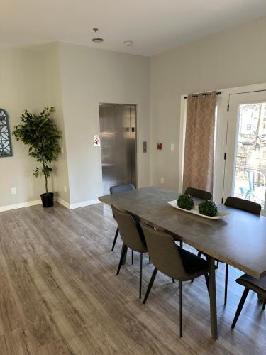 Decatur Delight Mixed- Use Apartments! photo 4