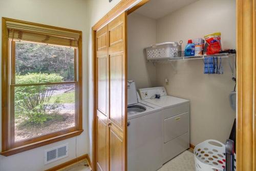 Riverfront Home w Gameroom & Screened Porch