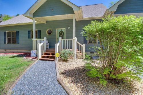 Riverfront Home w Gameroom & Screened Porch